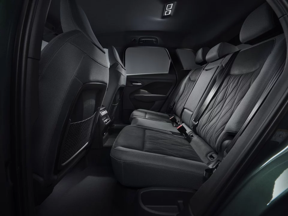 2025 Audi Q3. Interior. Imagen trasera.