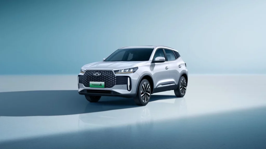 2025 Chery Tiggo 4 Hybrid. Ebro S400. Imagen delantera.