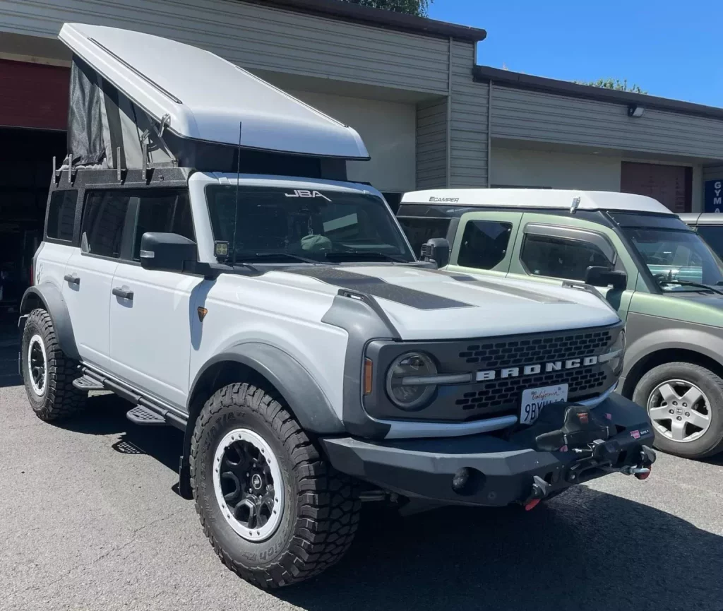 El Ford Bronco con complejo de California o Marco Polo cuesta un ojo de la cara 6 Motor16 2025 Ford Bronco Camper Ursa Minor 10 Motor16