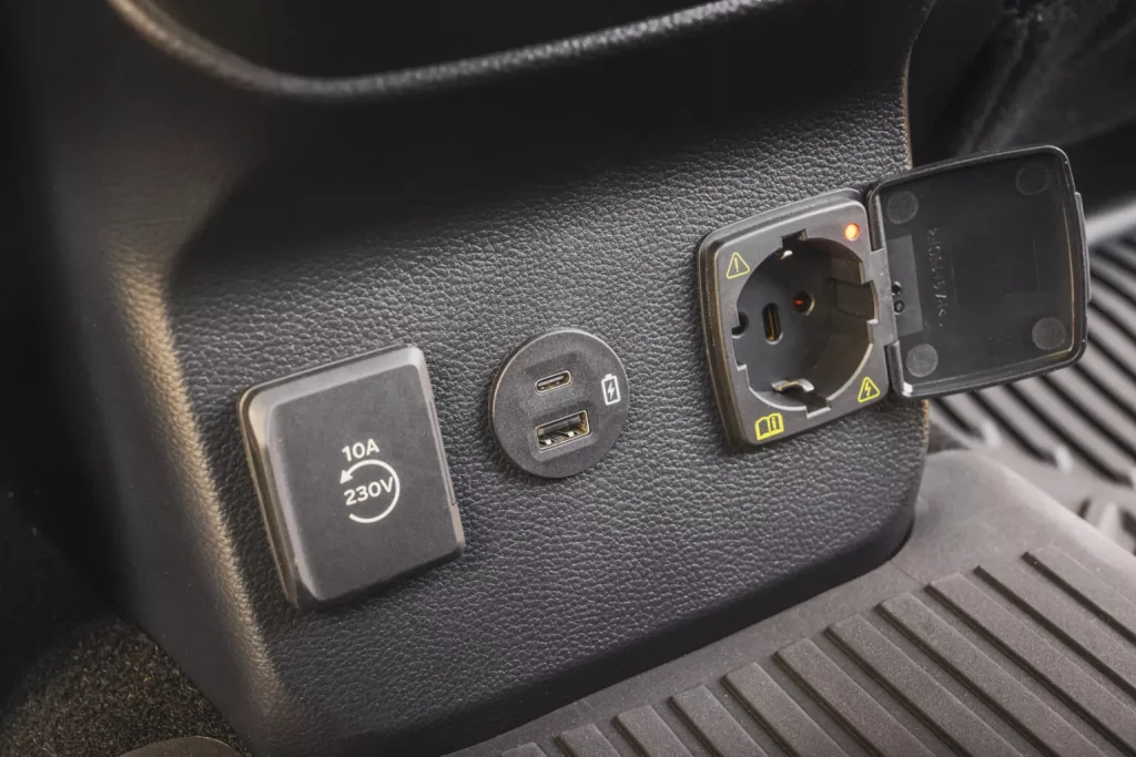 2025 Ford Ranger PHEV Pro Power Onboard 5 Motor16