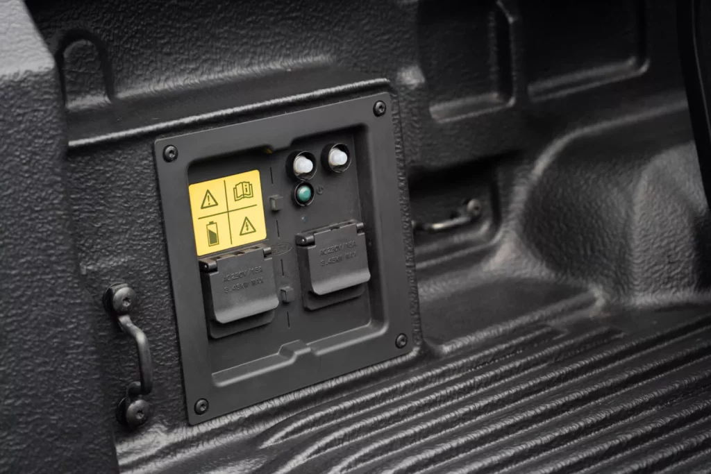 2025 Ford Ranger PHEV. Pro Power Onboard. Imagen detalle.