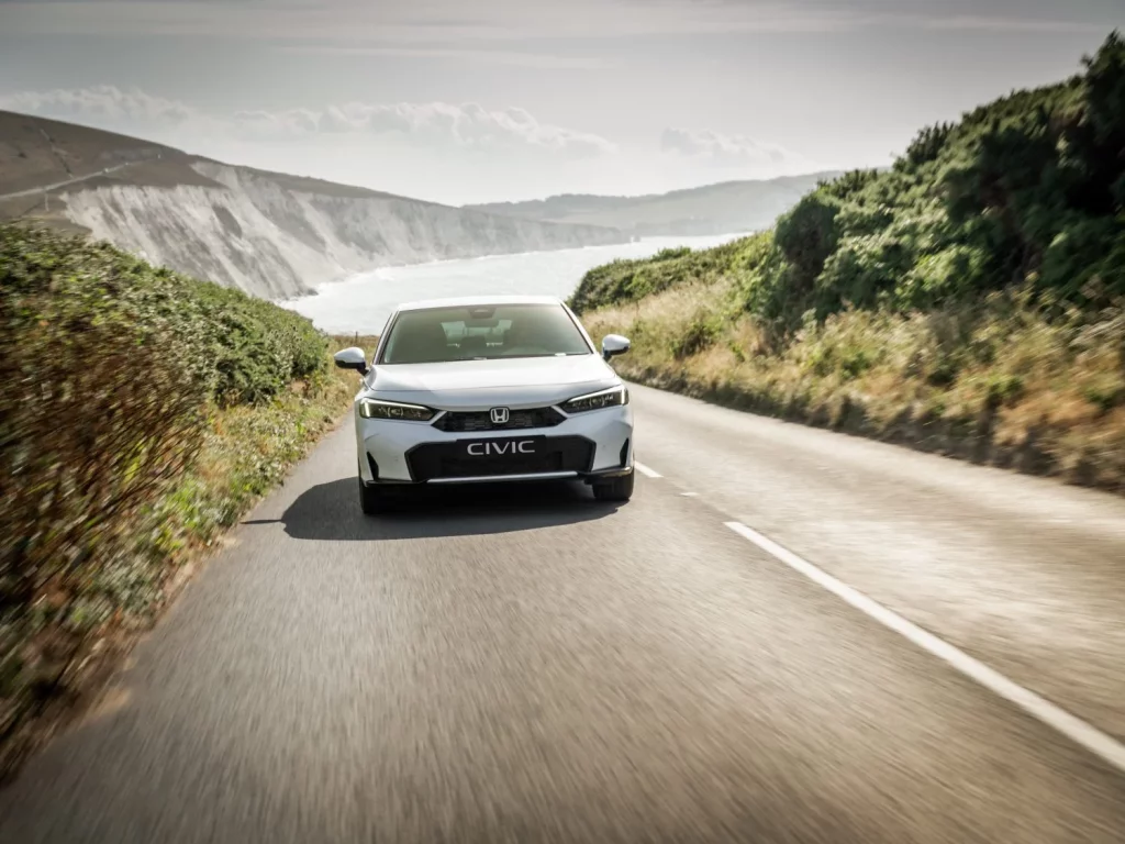 El legendario Honda Civic se pone al día sin perder su etiqueta ECO 5 Motor16 2025 Honda Civic 4 Motor16