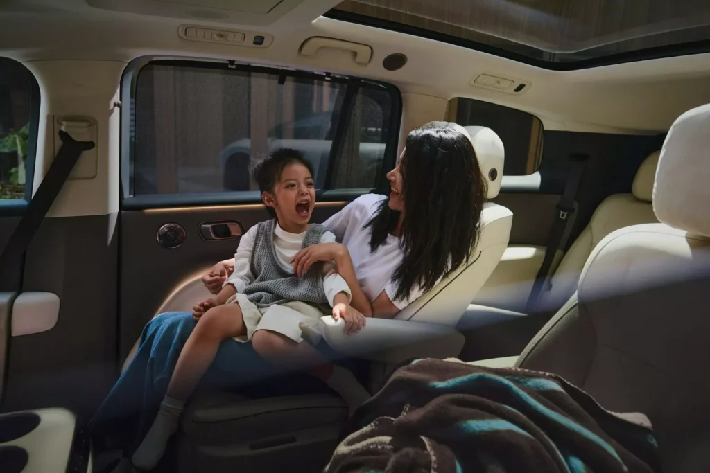 Li i8: Un Tesla Model X a precio de Tesla Model Y... con ayudas 32 Motor16 2025 Li Auto Li i8 11 Motor16