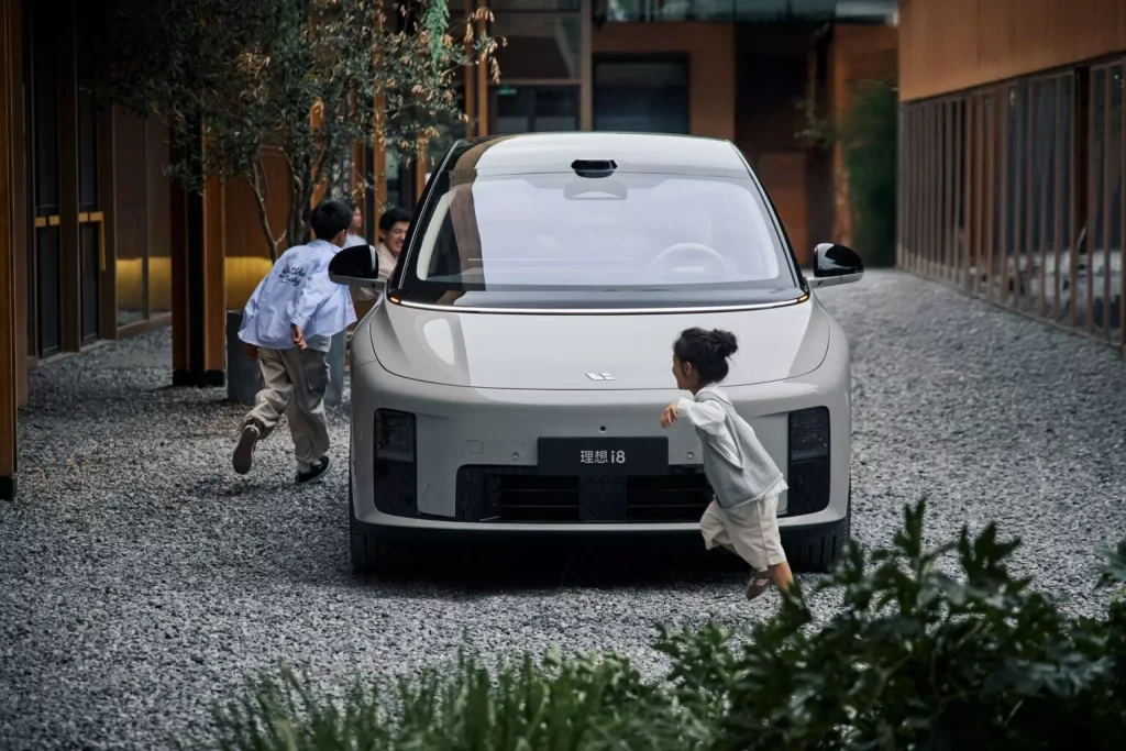 Li i8: Un Tesla Model X a precio de Tesla Model Y... con ayudas 5 Motor16 2025 Li Auto Li i8 19 Motor16