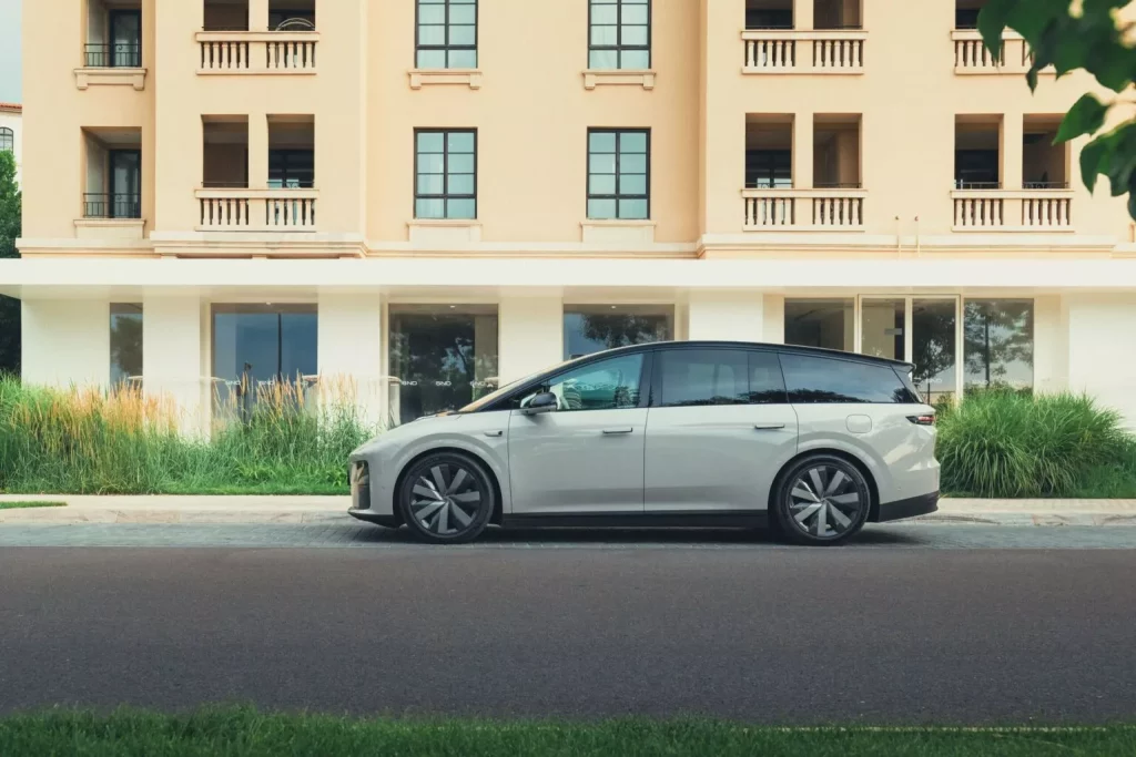 Li i8: Un Tesla Model X a precio de Tesla Model Y... con ayudas 9 Motor16 2025 Li Auto Li i8 2 Motor16