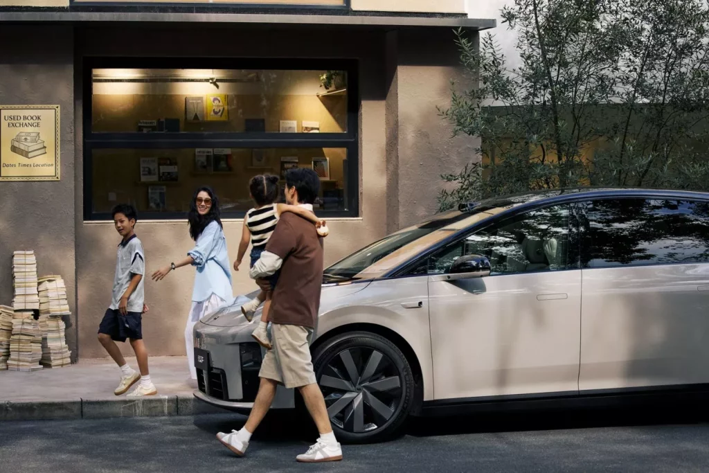 Li i8: Un Tesla Model X a precio de Tesla Model Y... con ayudas 6 Motor16 2025 Li Auto Li i8 22 Motor16
