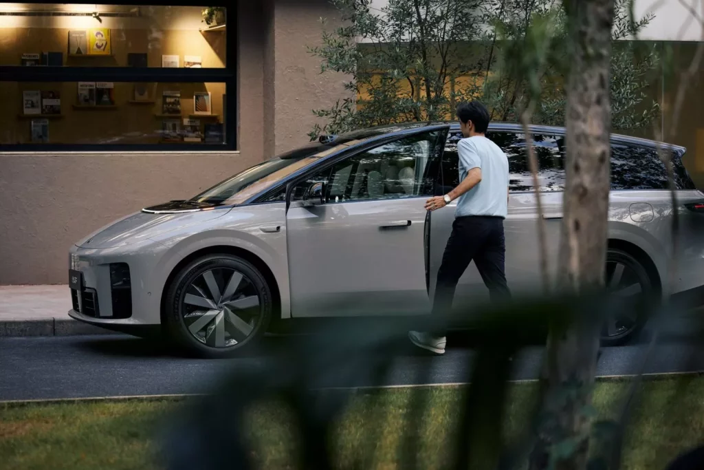 Li i8: Un Tesla Model X a precio de Tesla Model Y... con ayudas 15 Motor16 2025 Li Auto Li i8 23 Motor16