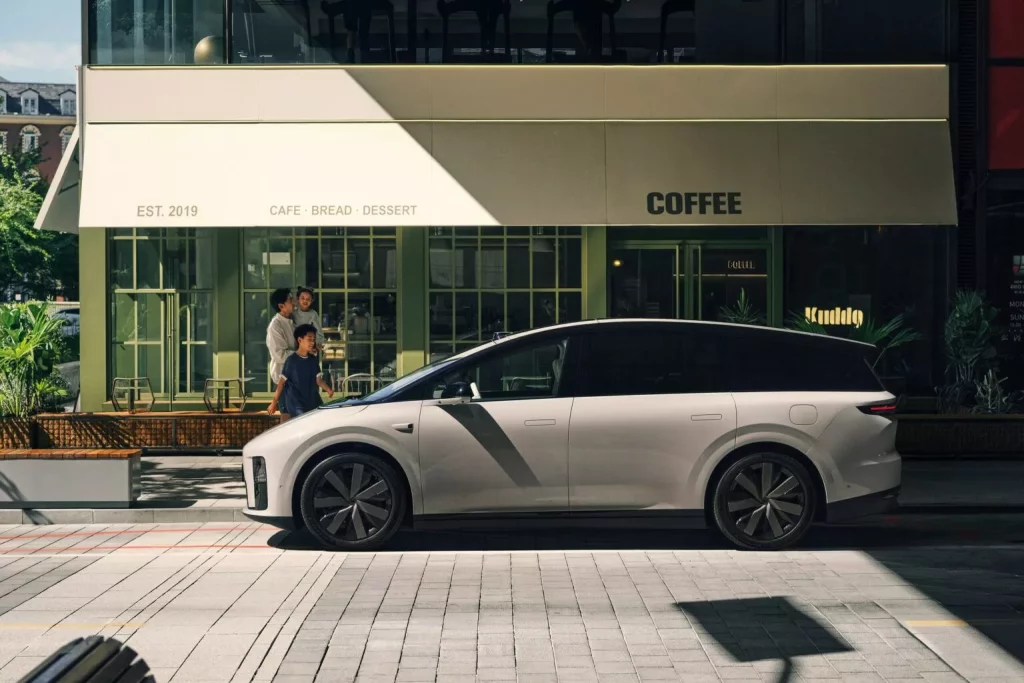 Li i8: Un Tesla Model X a precio de Tesla Model Y... con ayudas 16 Motor16 2025 Li Auto Li i8 26 Motor16