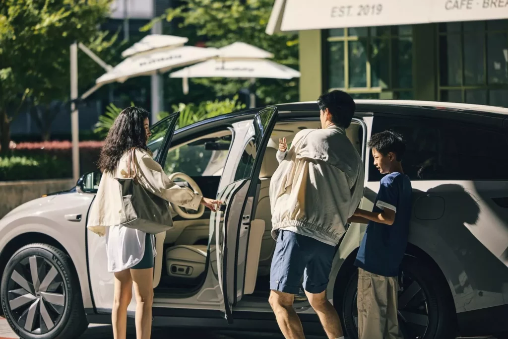 Li i8: Un Tesla Model X a precio de Tesla Model Y... con ayudas 17 Motor16 2025 Li Auto Li i8 27 Motor16