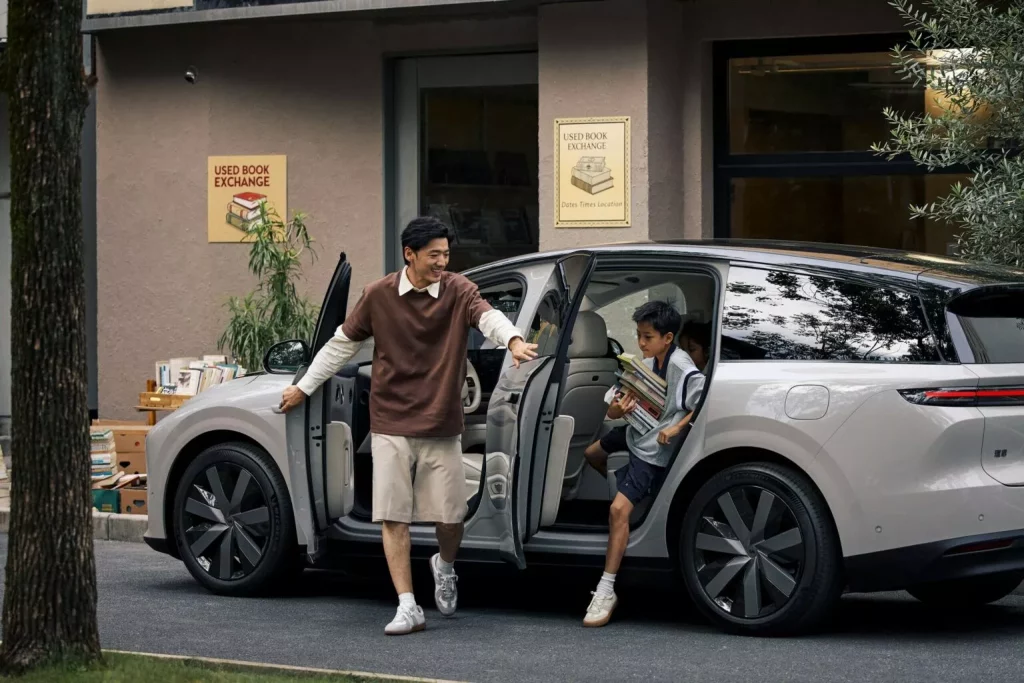 Li i8: Un Tesla Model X a precio de Tesla Model Y... con ayudas 18 Motor16 2025 Li Auto Li i8 29 Motor16