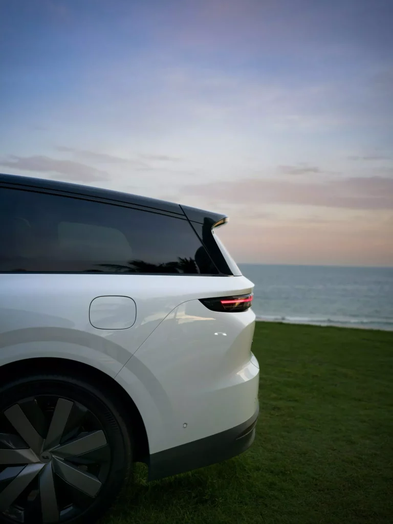 Li i8: Un Tesla Model X a precio de Tesla Model Y... con ayudas 24 Motor16 2025 Li Auto Li i8 9 Motor16