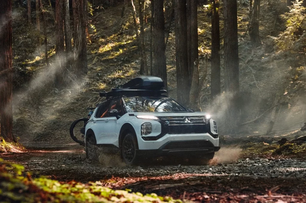 El mejor Mitsubishi Outlander para tirarse al barro se llama Trail Edition 1 Motor16 2025 Mitsubishi Outlander Trail Edition. Imagen delantera.