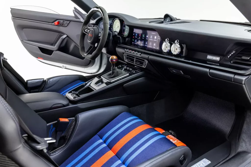 Si este Rezvani RR1 mola más que un Porsche 911 se dice y punto 2 Motor16 2025 Rezvani RR1. Porsche 911. Imagen interior.