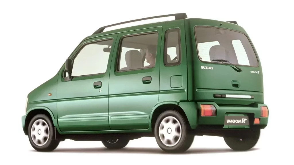 2025 Suzuki Wagon R. Imagen trasera.