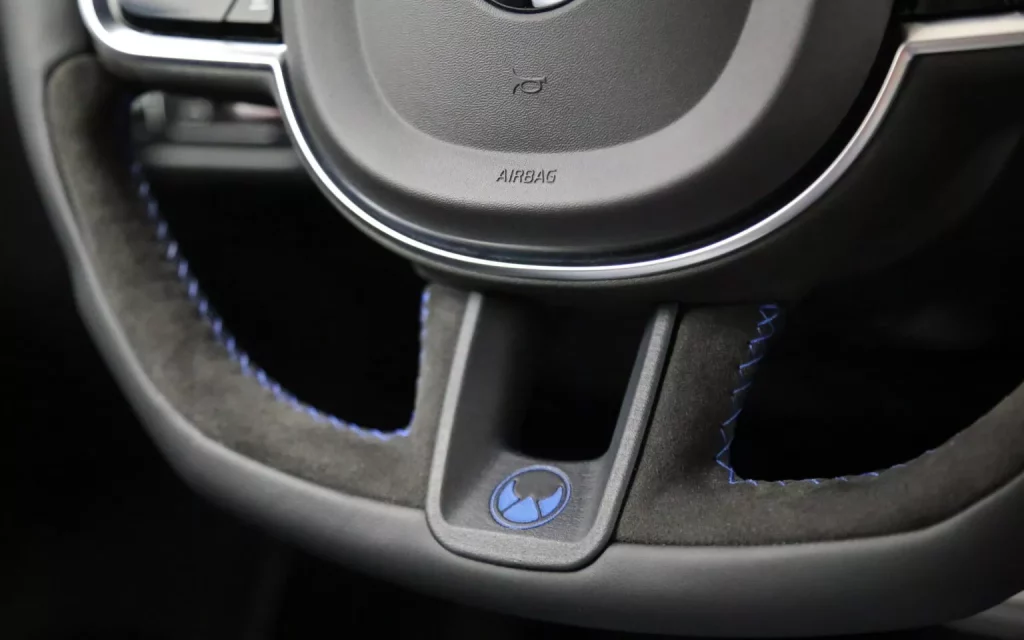 El Volvo XC90 saca su lado más deportivo gracias a Heico Sportiv 2 Motor16 2025 Volvo XC90 Heico Sportiv. Imagen volante.