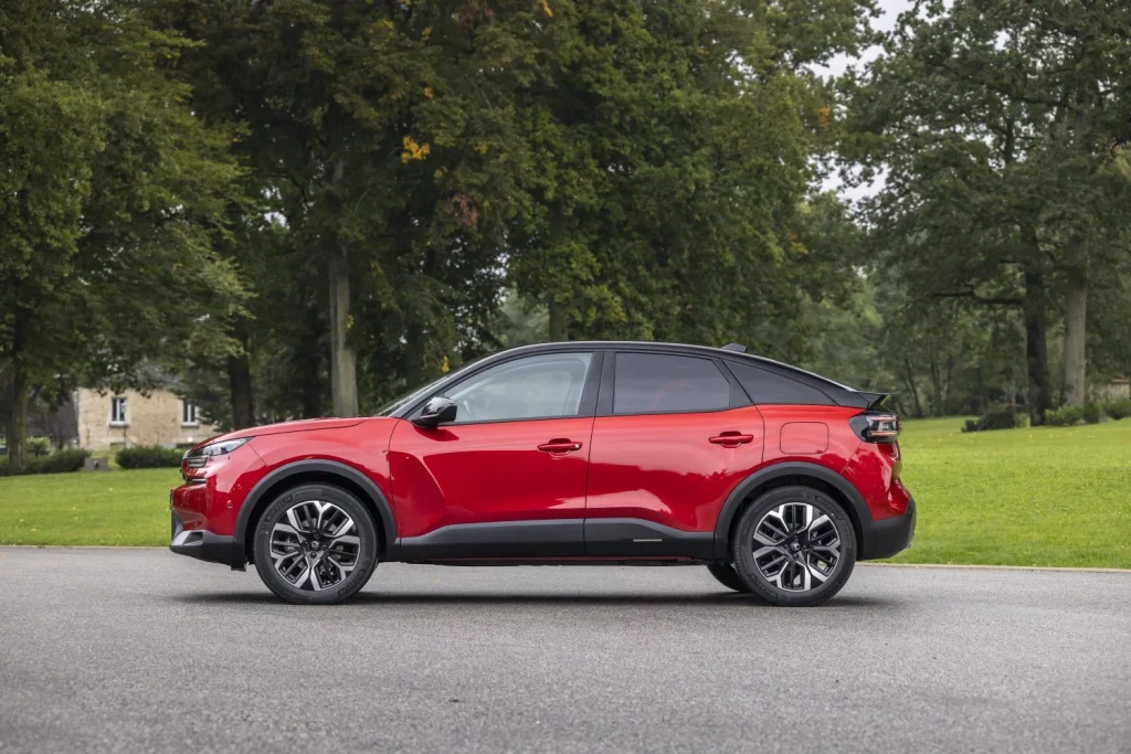 Los eléctricos 'made in Spain' de Citroën: confort, autonomía y diseño 1 Motor16 2025 Citroën e-C4. Imagen portada.