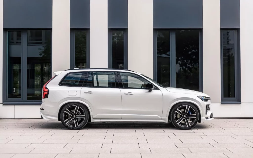 El Volvo XC90 saca su lado más deportivo gracias a Heico Sportiv 3 Motor16 2025 Volvo XC90 Heico Sportiv. Imagen lateral.