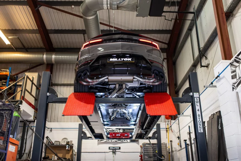 Milltek le pone banda sonora al Lamborghini Urus SE con sus 800 CV 1 Motor16 2025 Lamborghini Urus SE. Milltek Sport. Imagen escape.