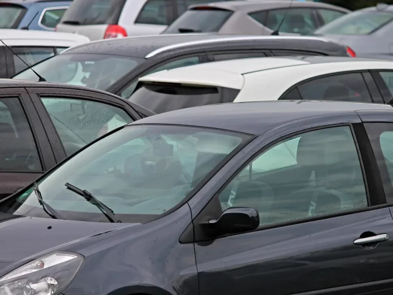 Si te ponen una multa con QR en el coche, cuidado: La Guardia Civil avisa de una nueva estafa