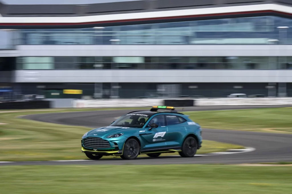 El Aston Martin Vantage S es el nuevo coche de seguridad oficial de la Fórmula 1 3 Motor16 El nuevo Aston Martin Vantage S asume las funciones de Safety Car oficial de la Fórmula 1