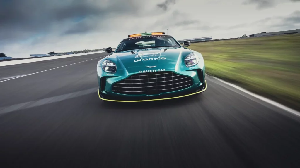 El Aston Martin Vantage S es el nuevo coche de seguridad oficial de la Fórmula 1 12 Motor16 El nuevo Aston Martin Vantage S asume las funciones de Safety Car oficial de la Fórmula 1
