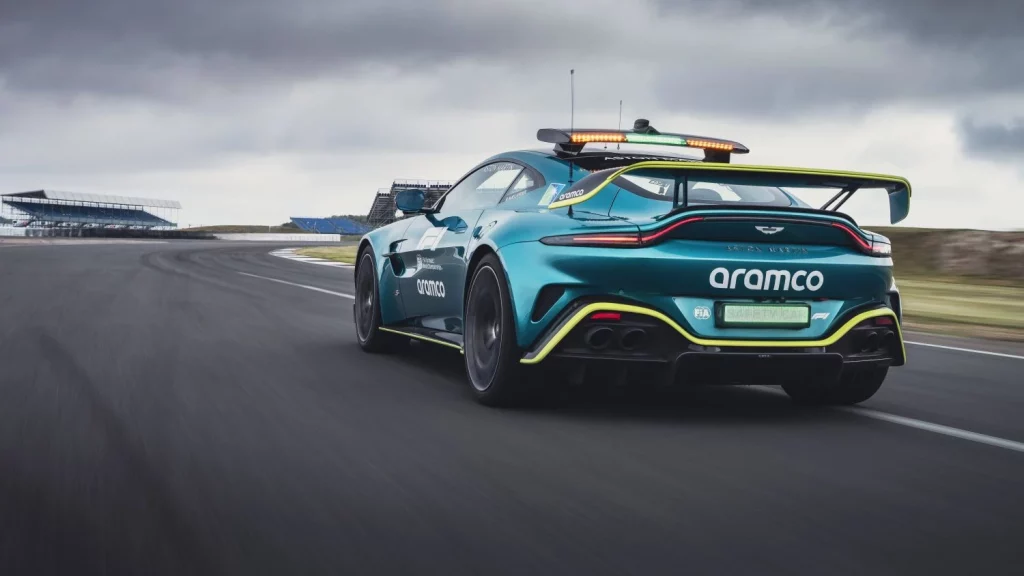 El Aston Martin Vantage S es el nuevo coche de seguridad oficial de la Fórmula 1 2 Motor16 El nuevo Aston Martin Vantage S asume las funciones de Safety Car oficial de la Fórmula 1