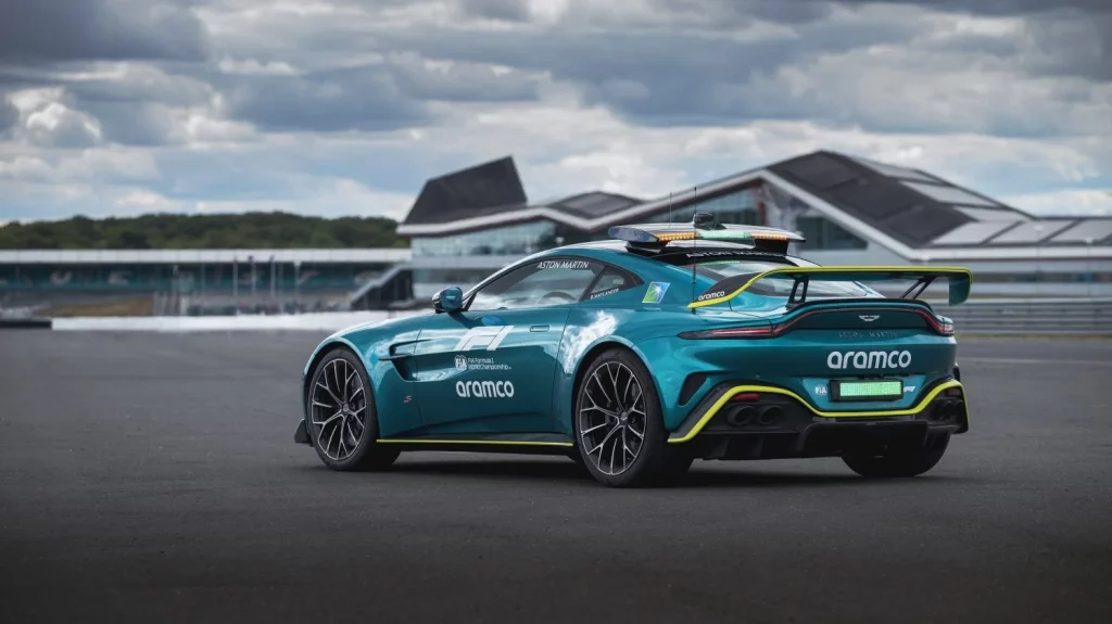 El Aston Martin Vantage S es el nuevo coche de seguridad oficial de la Fórmula 1 10 Motor16 El nuevo Aston Martin Vantage S asume las funciones de Safety Car oficial de la Fórmula 1