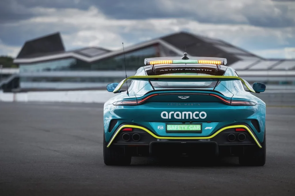 El Aston Martin Vantage S es el nuevo coche de seguridad oficial de la Fórmula 1 9 Motor16 El nuevo Aston Martin Vantage S asume las funciones de Safety Car oficial de la Fórmula 1