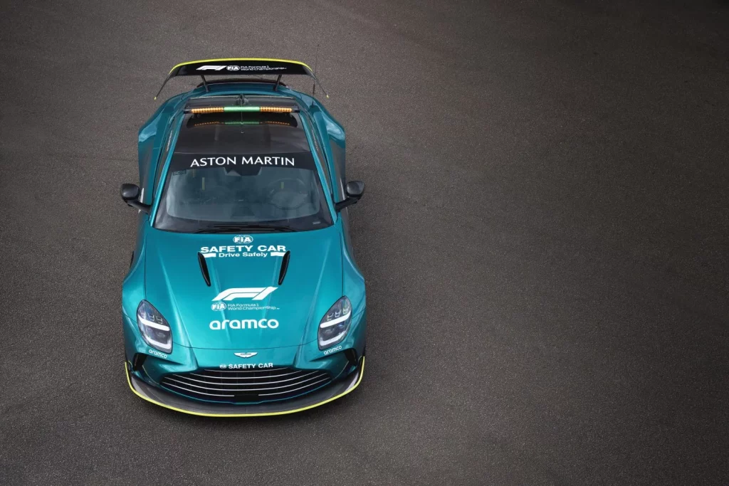 El Aston Martin Vantage S es el nuevo coche de seguridad oficial de la Fórmula 1 8 Motor16 El nuevo Aston Martin Vantage S asume las funciones de Safety Car oficial de la Fórmula 1