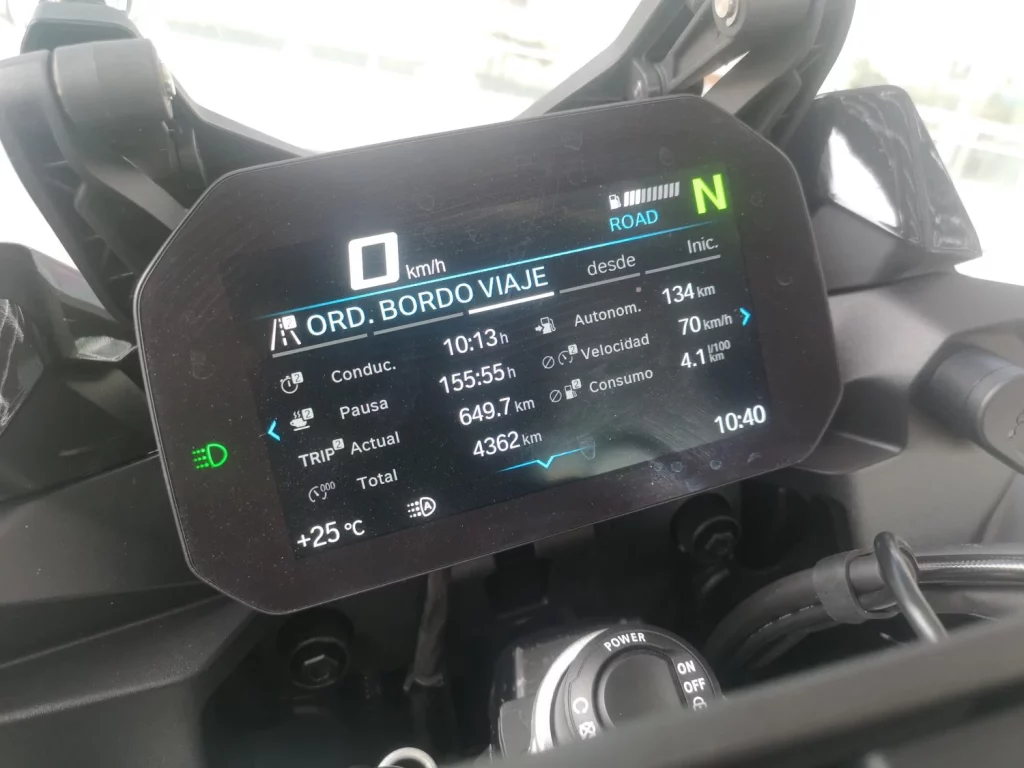 Prueba de la BMW F 900 XR 2025: Deportividad lógica 3 Motor16 BMW F 900 XR prueba 45 Motor16
