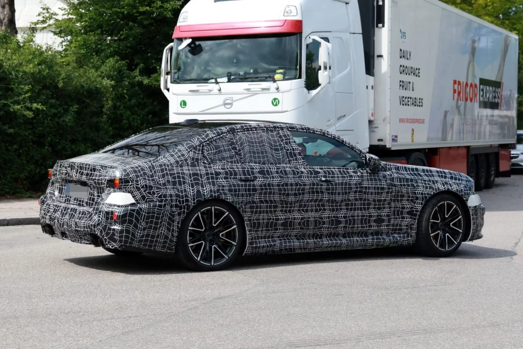 El BMW M5 se prepara para recibir su primer restyling 12 Motor16 BMW M5 10 Motor16