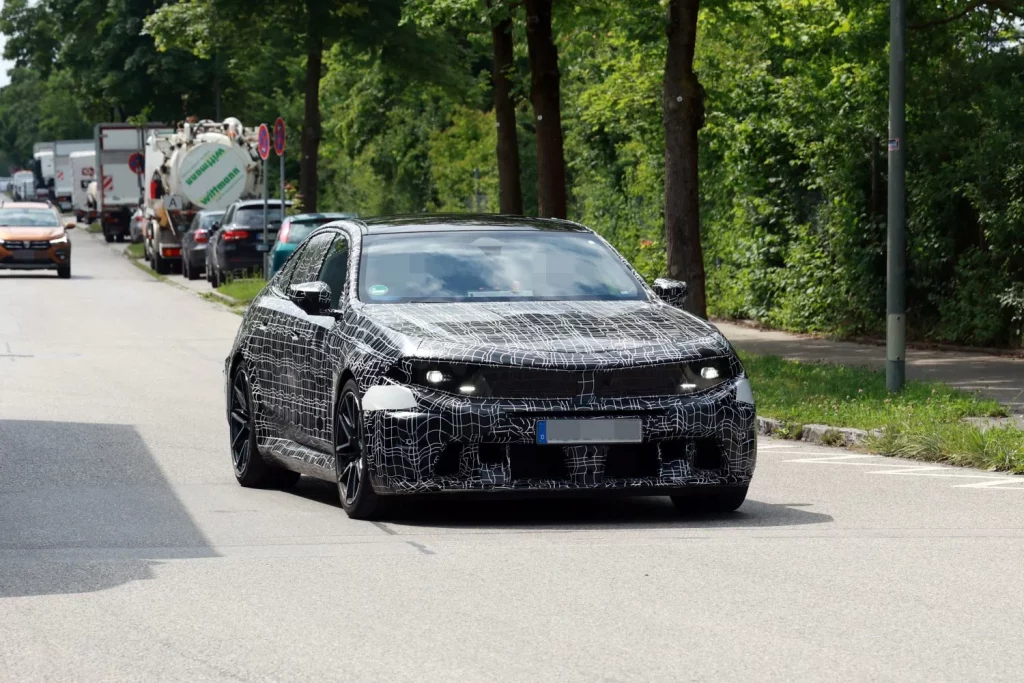 El BMW M5 se prepara para recibir su primer restyling 4 Motor16 BMW M5 2 Motor16