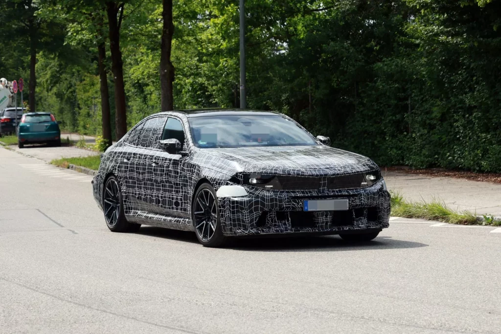 El BMW M5 se prepara para recibir su primer restyling 6 Motor16 BMW M5 4 Motor16