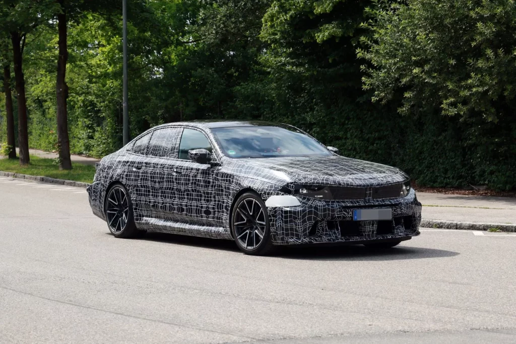 El BMW M5 se prepara para recibir su primer restyling 7 Motor16 BMW M5 5 Motor16