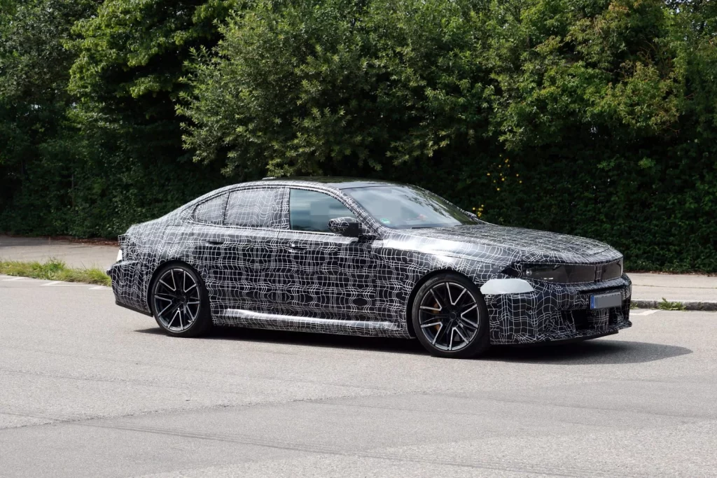 El BMW M5 se prepara para recibir su primer restyling 9 Motor16 BMW M5 7 Motor16