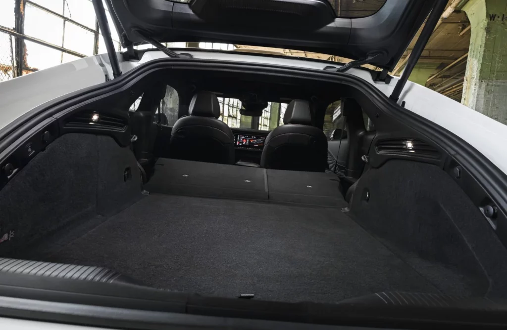 Dodge Charger Scat Pack: 558 CV y cambio manual a precio de saldo