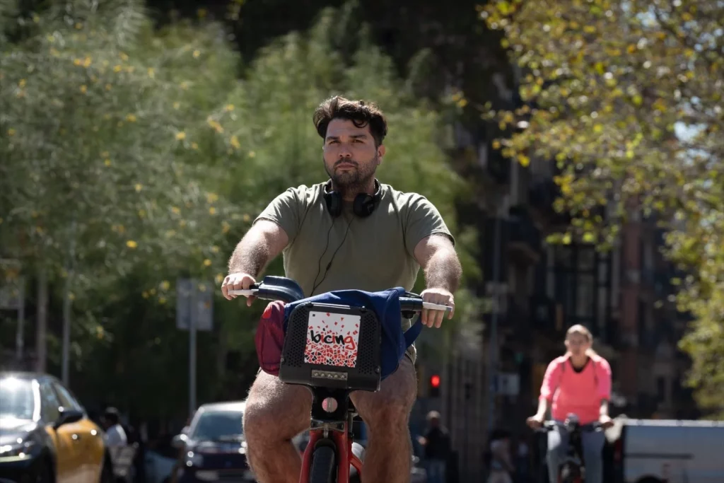 EuropaPress 6209721 dos personas circulan bicicleta electrica 13 septiembre 2024 barcelona Motor16