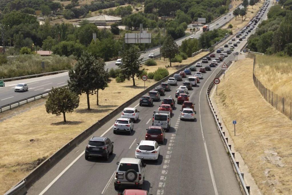 Ahorra hasta 20 euros por depósito: las gasolineras más baratas de las autovías y autopistas más concurridas este verano 1 Motor16 A-5 el 1 de agosto de 2025 operación salida DGT