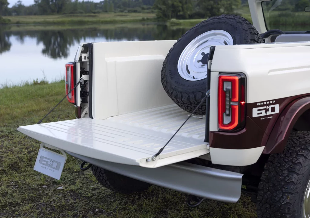 FORD BRONCO ROADSTER CONCEPT 10 Motor16