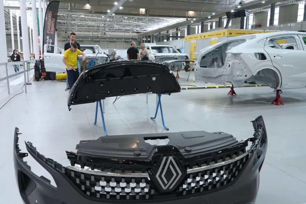 Más de 10.000 estudiantes mejorarán su futuro laboral gracias a la Fundación Renault 1 Motor16 FUNDACION RENAULT BECAS DE EMPLEO5 Motor16