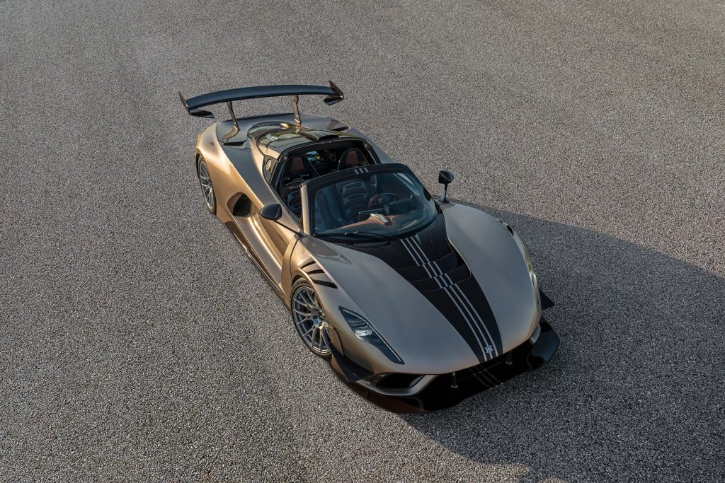 Hennessey Venom F5 Revolution LF: no te creerás la potencia que tiene... 15 Motor16 Hennessey VenomF5 LF Manual.01 12 Motor16