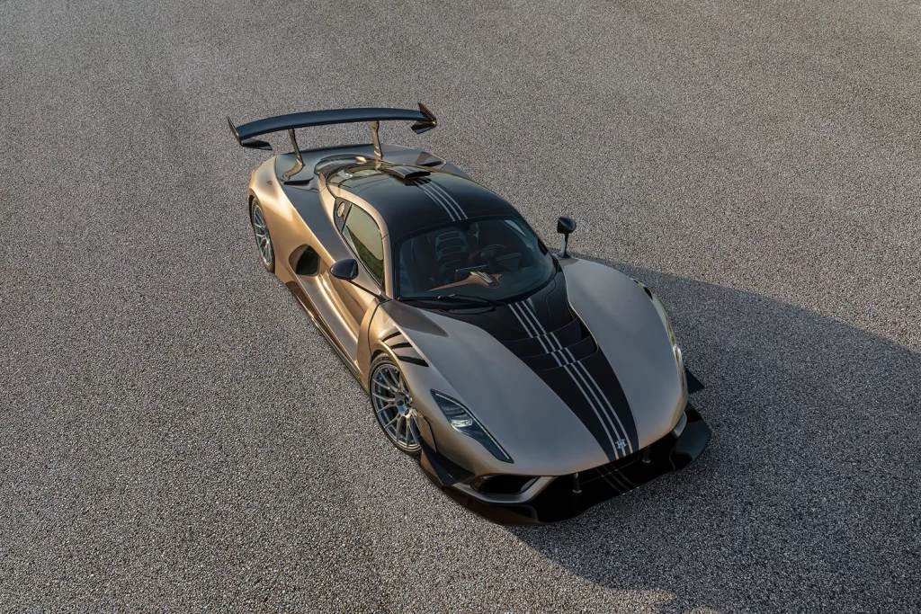 Hennessey Venom F5 Revolution LF: no te creerás la potencia que tiene... 16 Motor16 Hennessey VenomF5 LF Manual.01 13 Motor16