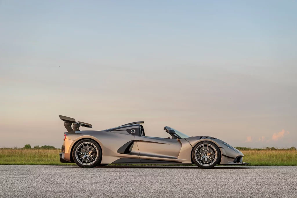Hennessey Venom F5 Revolution LF: no te creerás la potencia que tiene... 17 Motor16 Hennessey VenomF5 LF Manual.01 14 Motor16