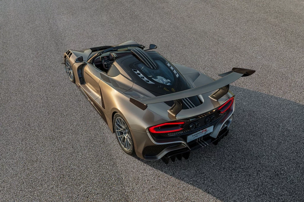 Hennessey Venom F5 Revolution LF: no te creerás la potencia que tiene... 26 Motor16 Hennessey VenomF5 LF Manual.01 23 Motor16