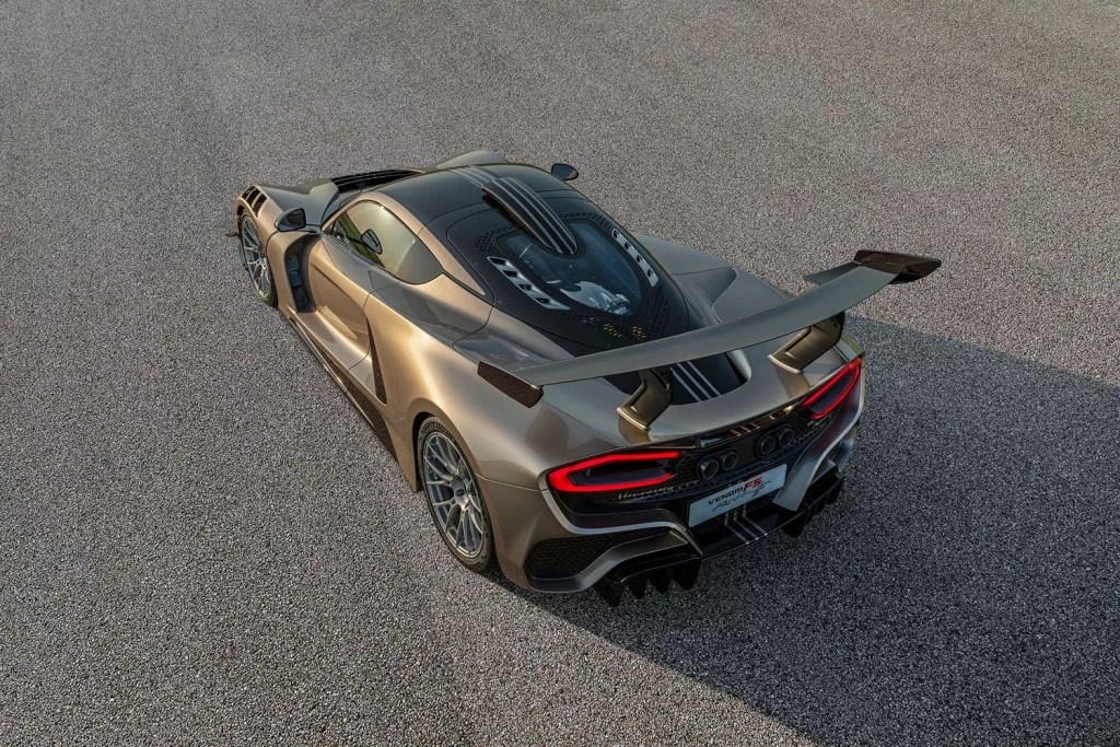 Hennessey Venom F5 Revolution LF: no te creerás la potencia que tiene... 27 Motor16 Hennessey VenomF5 LF Manual.01 24 Motor16