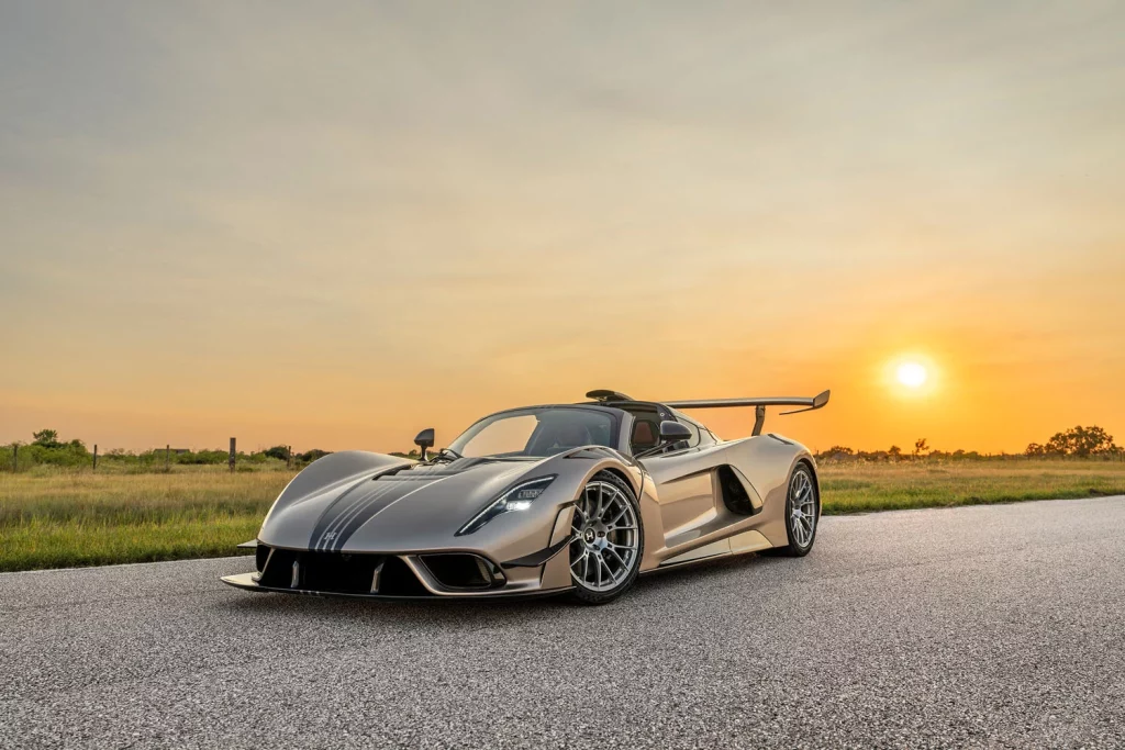 Hennessey Venom F5 Revolution LF: no te creerás la potencia que tiene... 9 Motor16 Hennessey VenomF5 LF Manual.01 6 Motor16