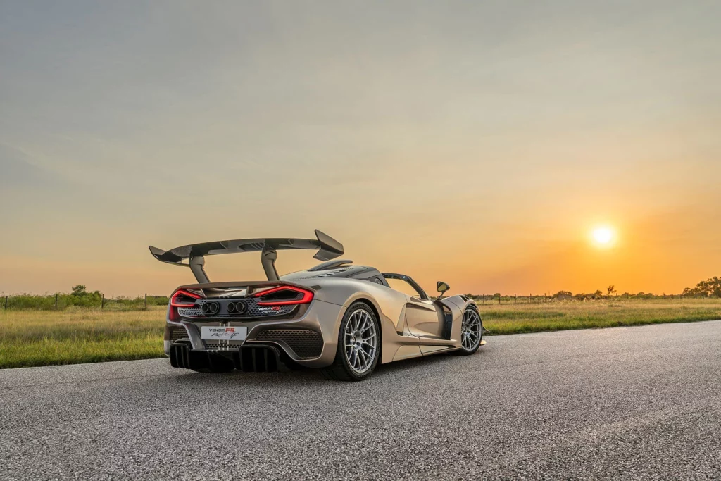 Hennessey Venom F5 Revolution LF: no te creerás la potencia que tiene... 1 Motor16 Hennessey VenomF5 LF Manual.01 7 Motor16