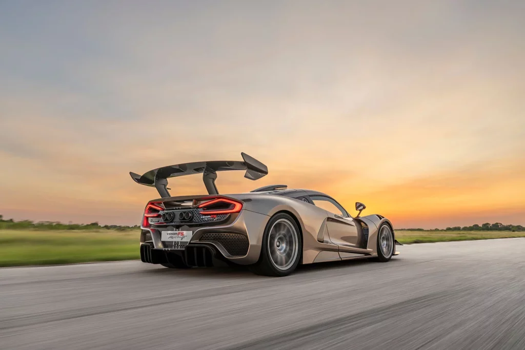 Hennessey Venom F5 Revolution LF: no te creerás la potencia que tiene... 12 Motor16 Hennessey VenomF5 LF Manual.01 9 Motor16