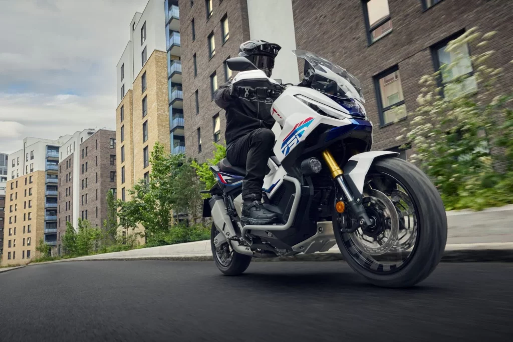 Honda X-ADV 2026: La moto para todo se renueva 14 Motor16 Honda X ADV 2026 10 Motor16