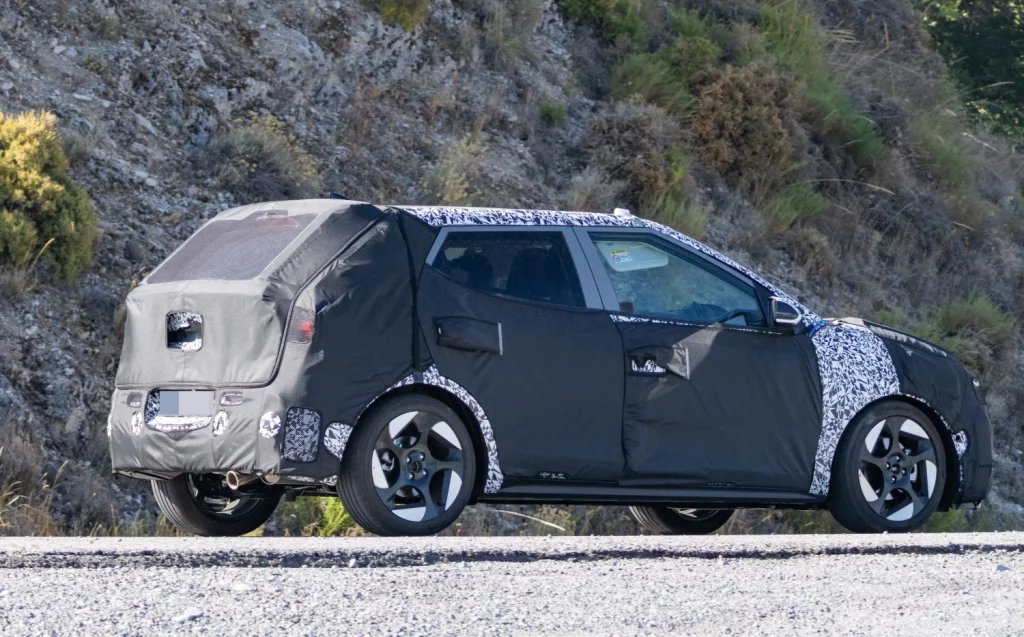 Fotos espía del Hyundai i20, el gran 'tapado' del segmento B 12 Motor16 Hyundai i20 2026 10 Motor16